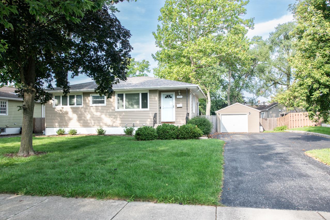 4504 Cumnor Rd., Downers Grove, IL 60515