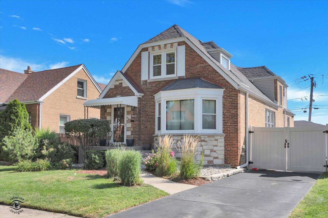 9521 S Sawyer Ave., Evergreen Park, IL 60805
