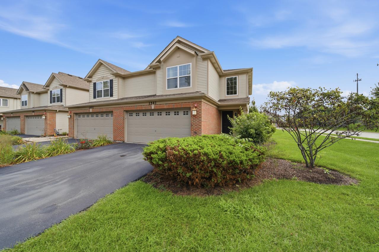 1541 Pauline Cir., Mundelein, IL 60060