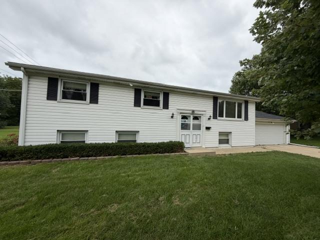 527 Edwin Dr., Bourbonnais, IL 60914