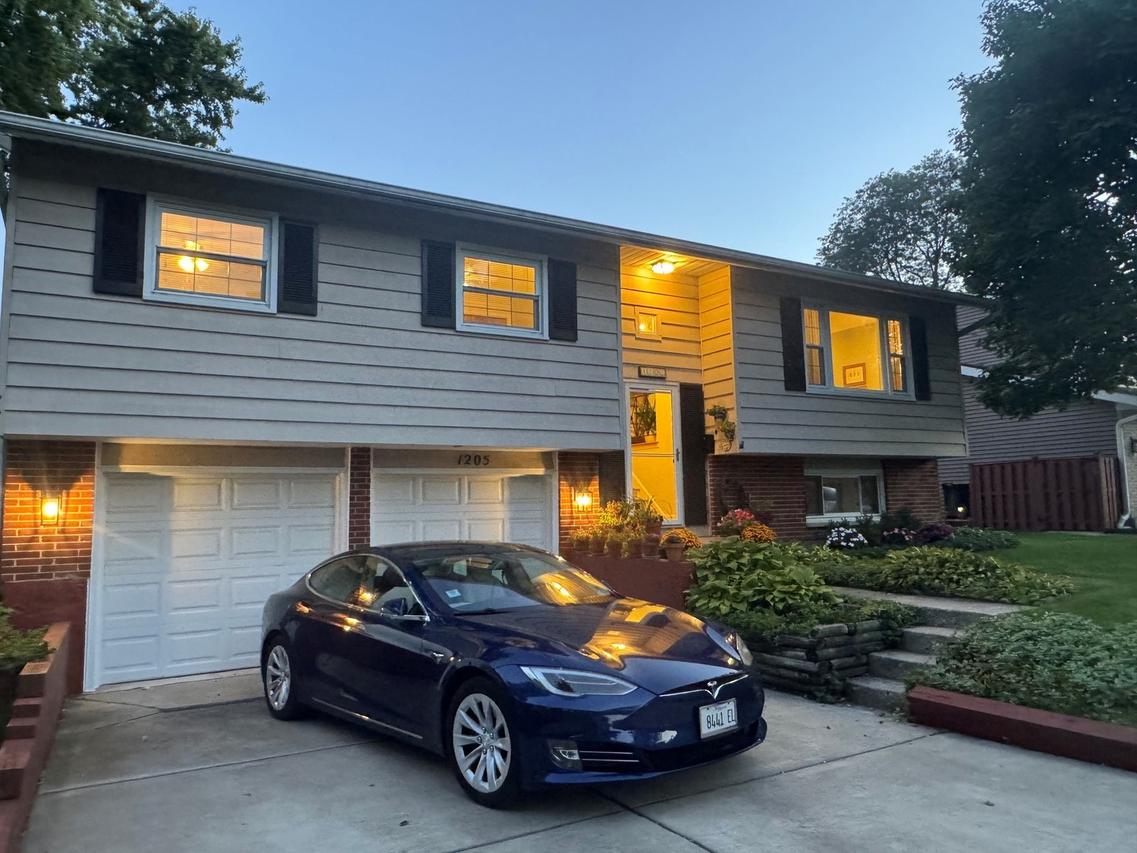 1205 E Ironwood Dr., Mount Prospect, IL 60056
