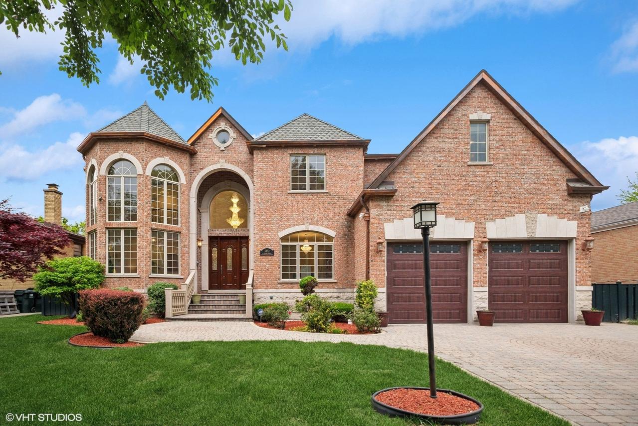 3832 W Chase Ave., Lincolnwood, IL 60712