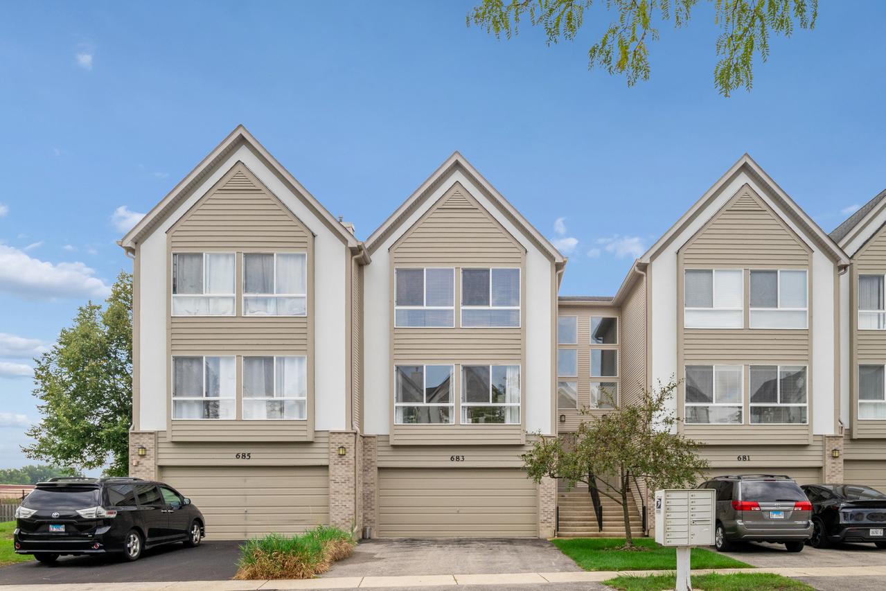 683 E Fountainview Dr., Mundelein, IL 60060
