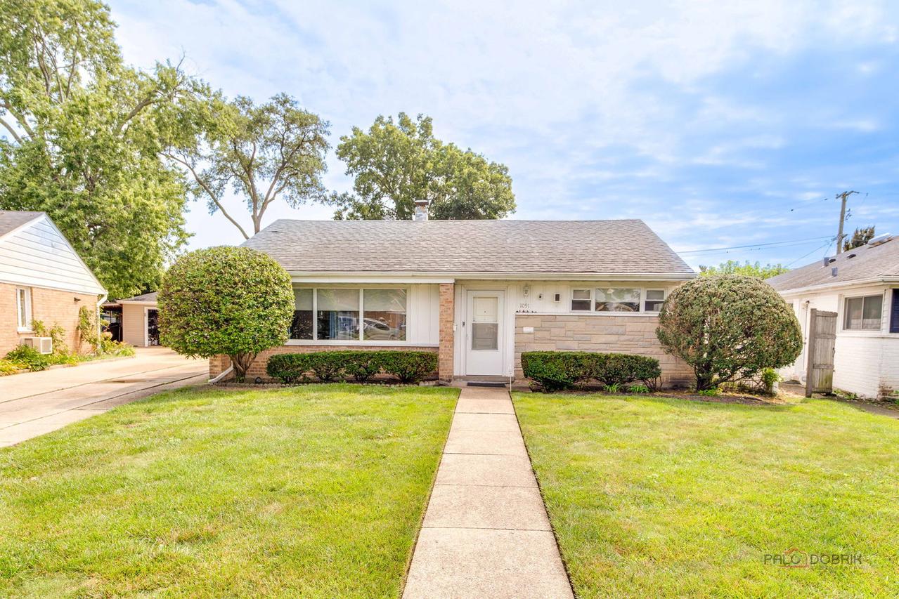 1091 E Villa Dr., Des Plaines, IL 60016