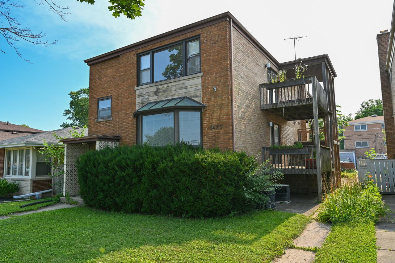 8425 Christiana Ave., Skokie, IL 60076