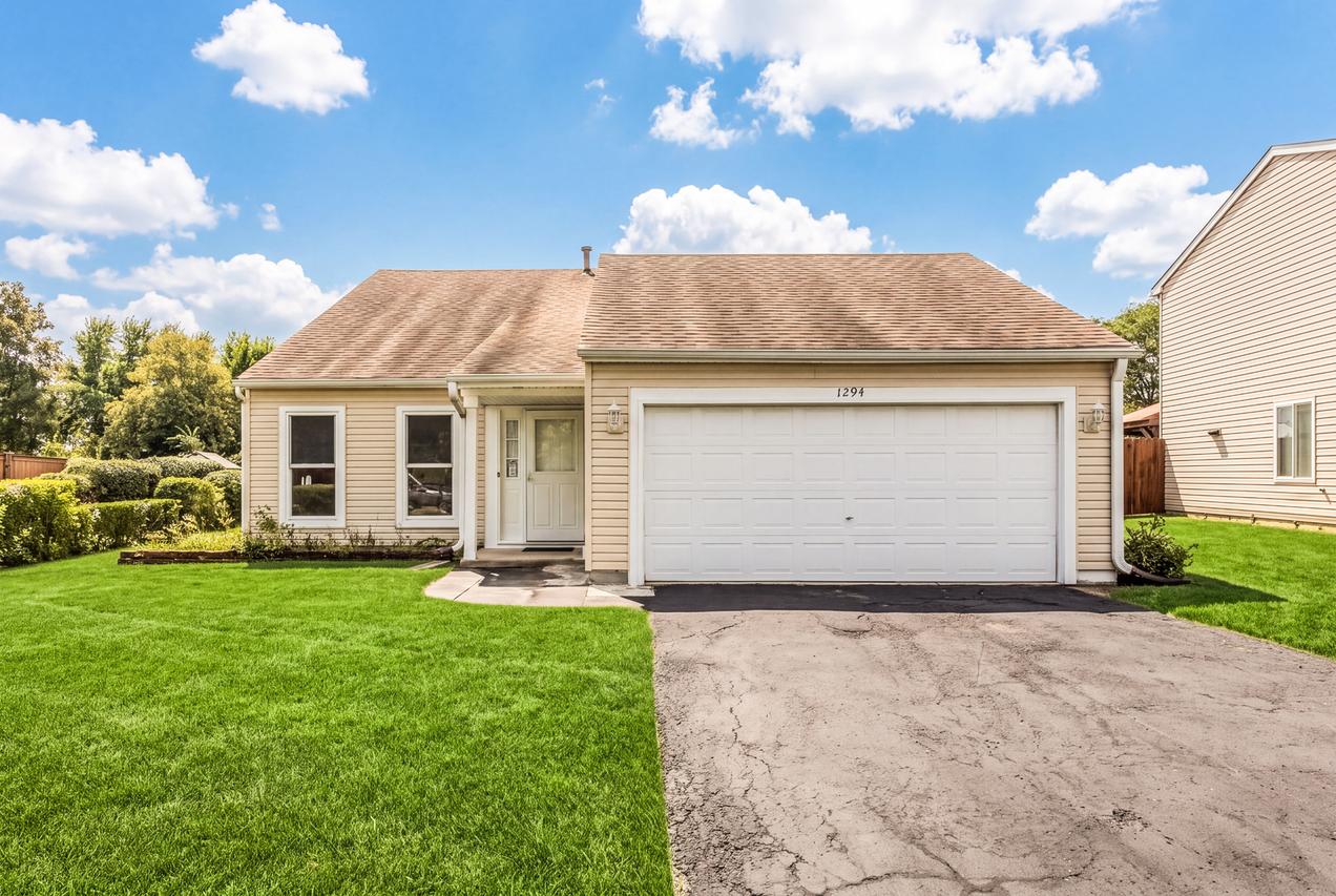 1294 Longford Cir., Elgin, IL 60120