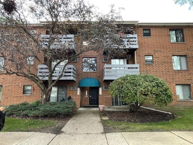 1343 N Winslowe Dr. #203, Palatine, IL 60074