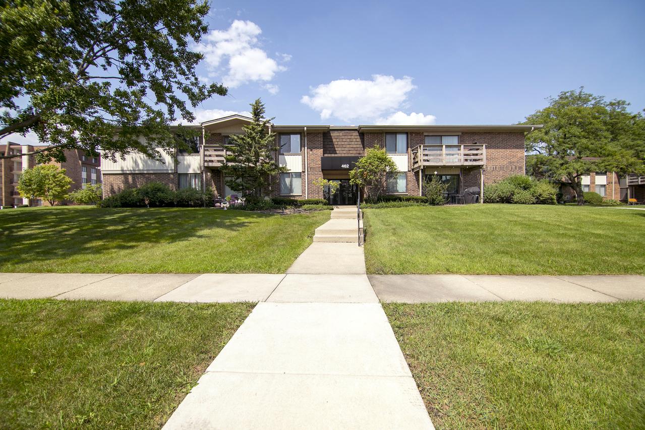 462 Raintree Dr. #2A, Glen Ellyn, IL 60137