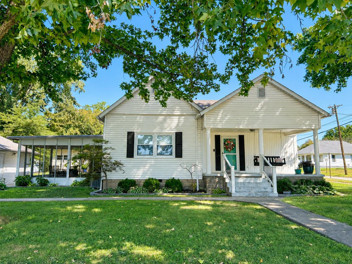 302 James St., Carterville, IL 62918