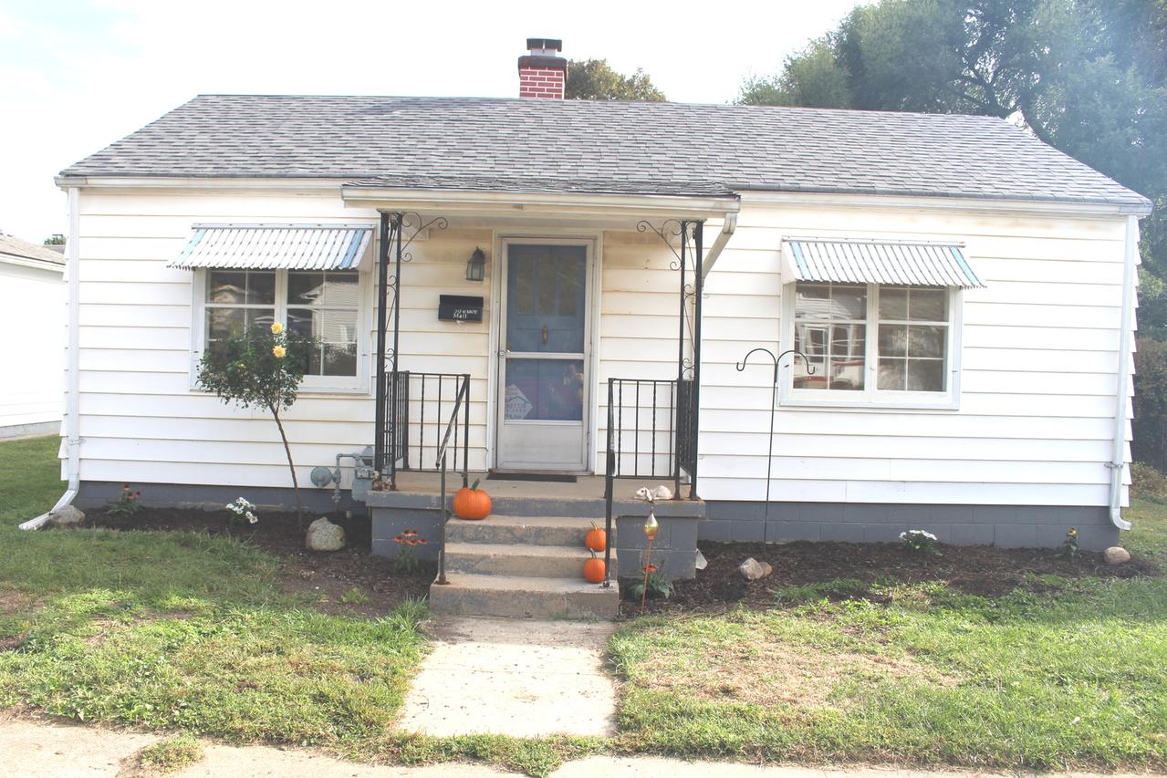 212 W White St., Clinton, IL 61727