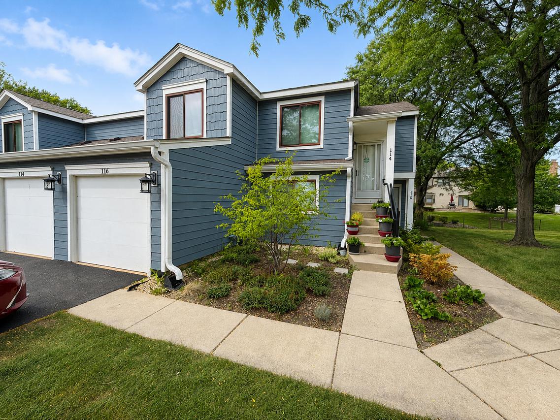 116 Manchester Ct. #916, Schaumburg, IL 60193