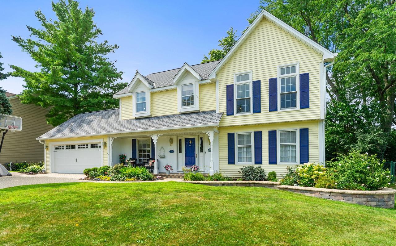 174 S Montclair Ave., Glen Ellyn, IL 60137