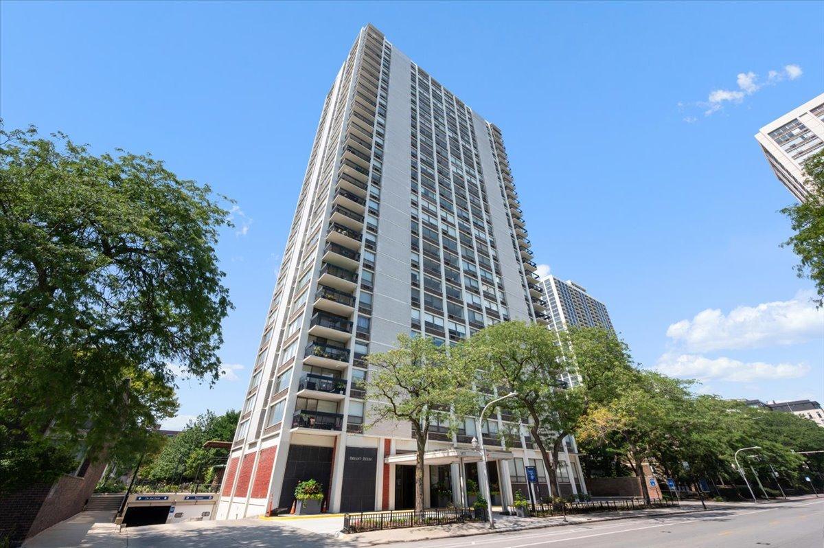 1455 N Sandburg Ter. #508, Chicago, IL 60610