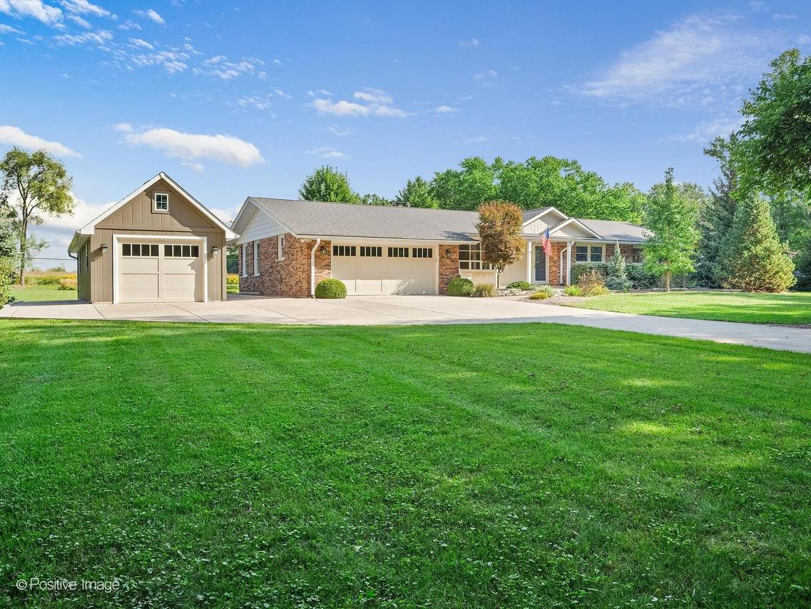 28W224 Robin Ln., West Chicago, IL 60185