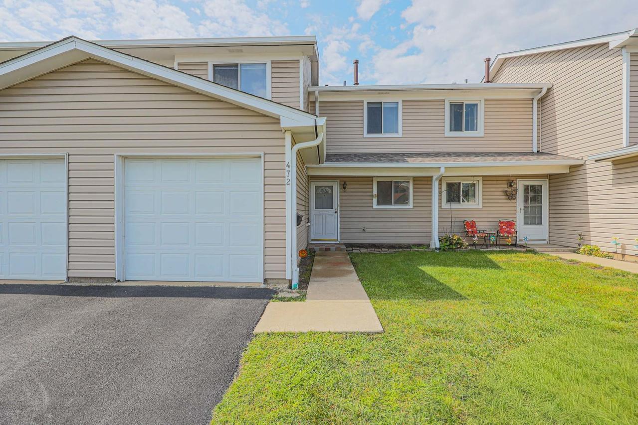 472 Esselen Ct., Carol Stream, IL 60188
