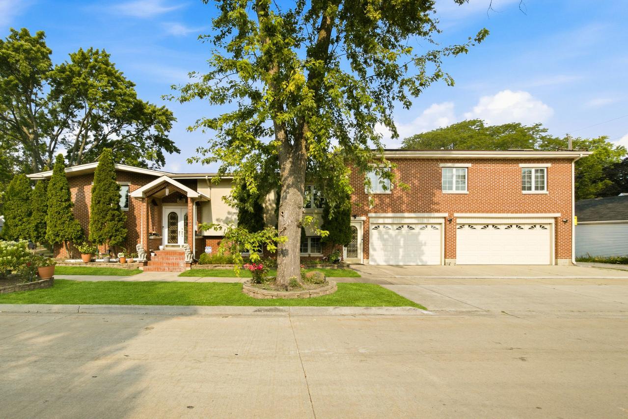 5900 Crain St., Morton Grove, IL 60053