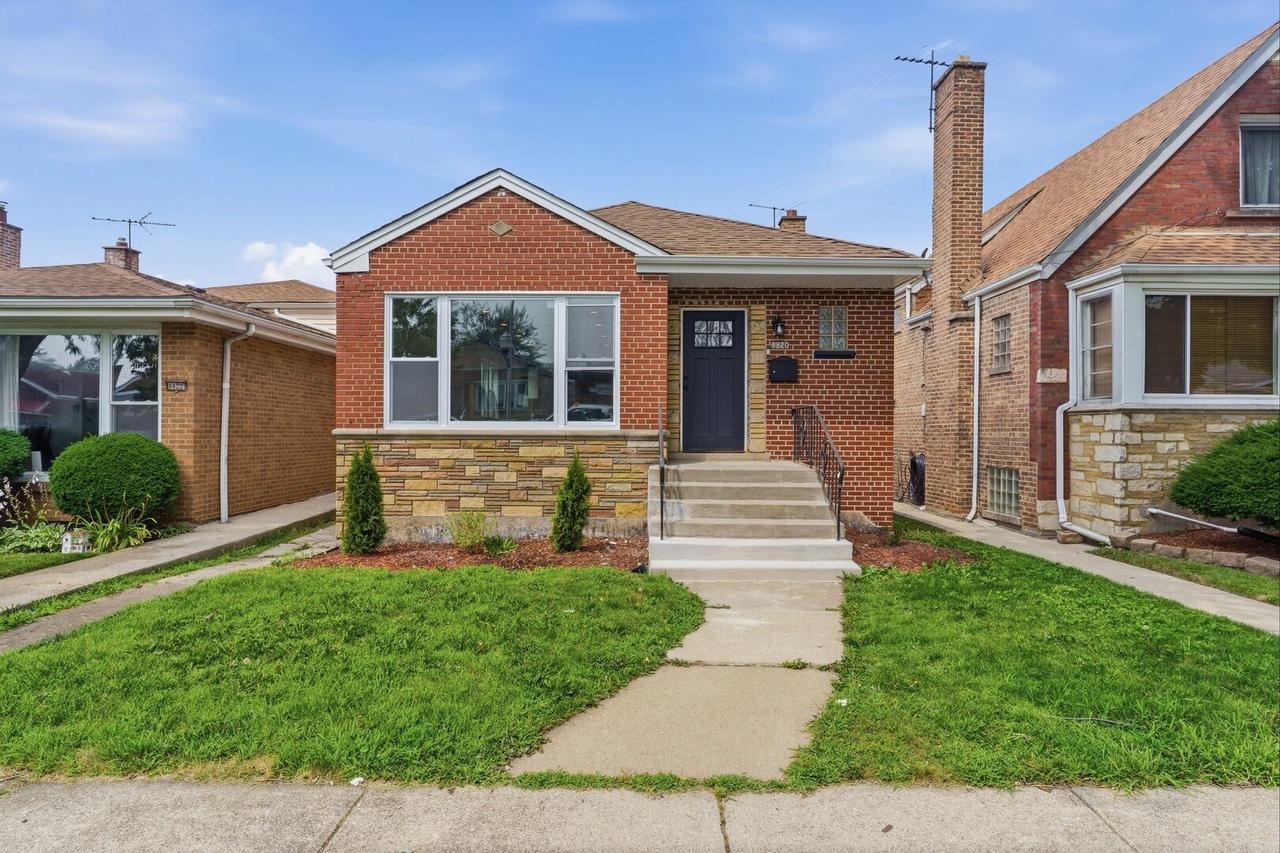 8820 S Ridgeland Ave., Chicago, IL 60617