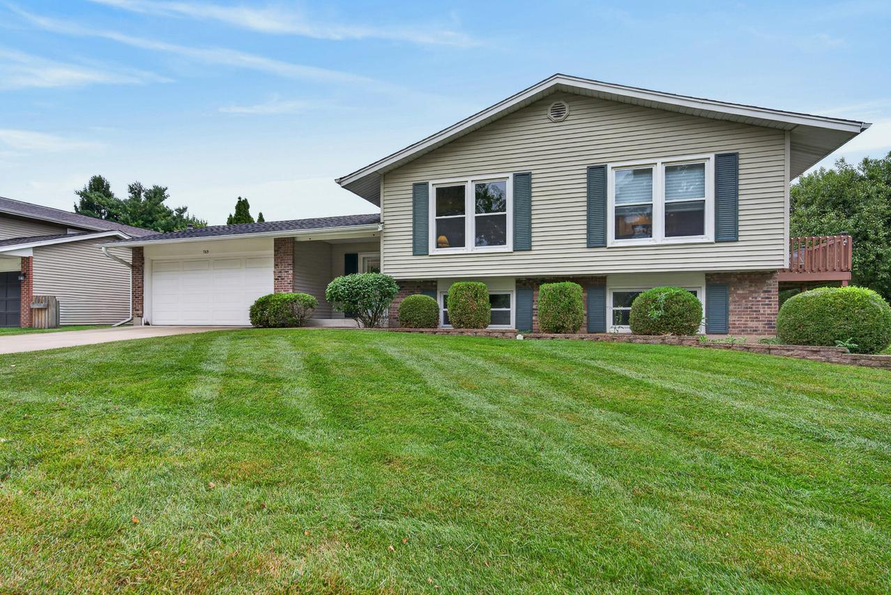 765 Freeman Ct., Hoffman Estates, IL 60192