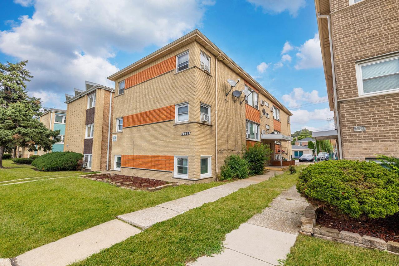 1939 S Harlem Ave. #BW, Berwyn, IL 60402
