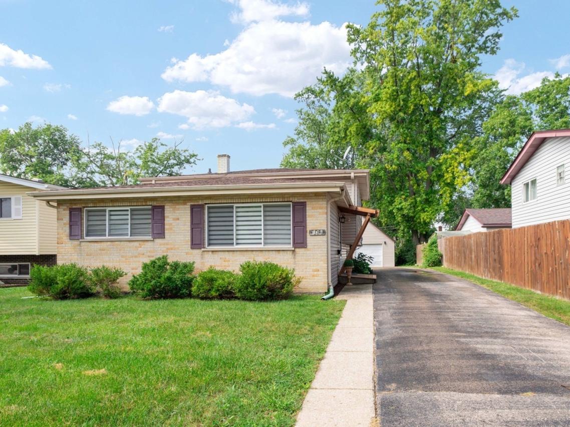 136 N May St., Addison, IL 60101