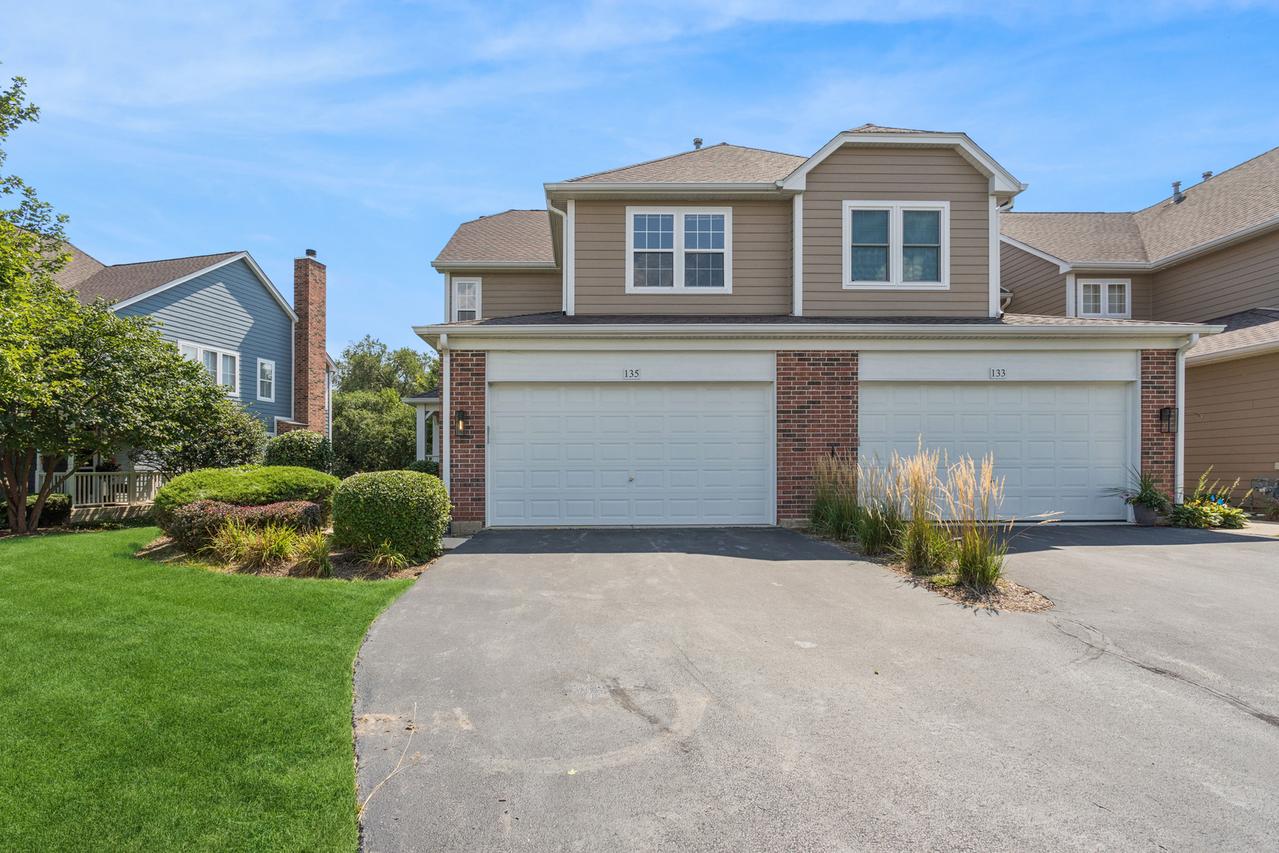 135 Tanglewood Dr., Glen Ellyn, IL 60137