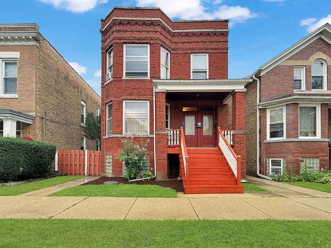 5051 W Berenice Ave., Chicago, IL 60641