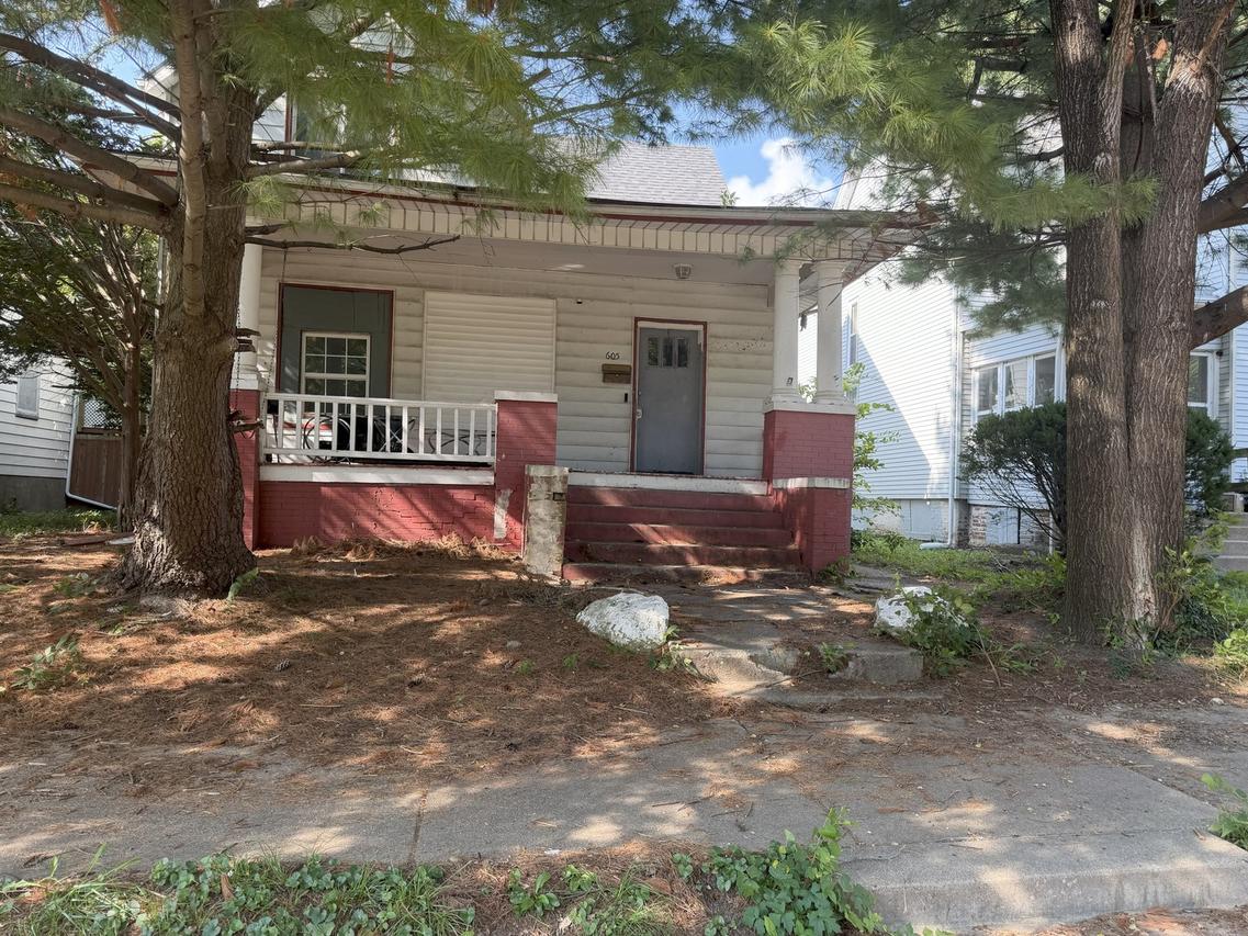 605 W Armstrong Ave., Peoria, IL 61606