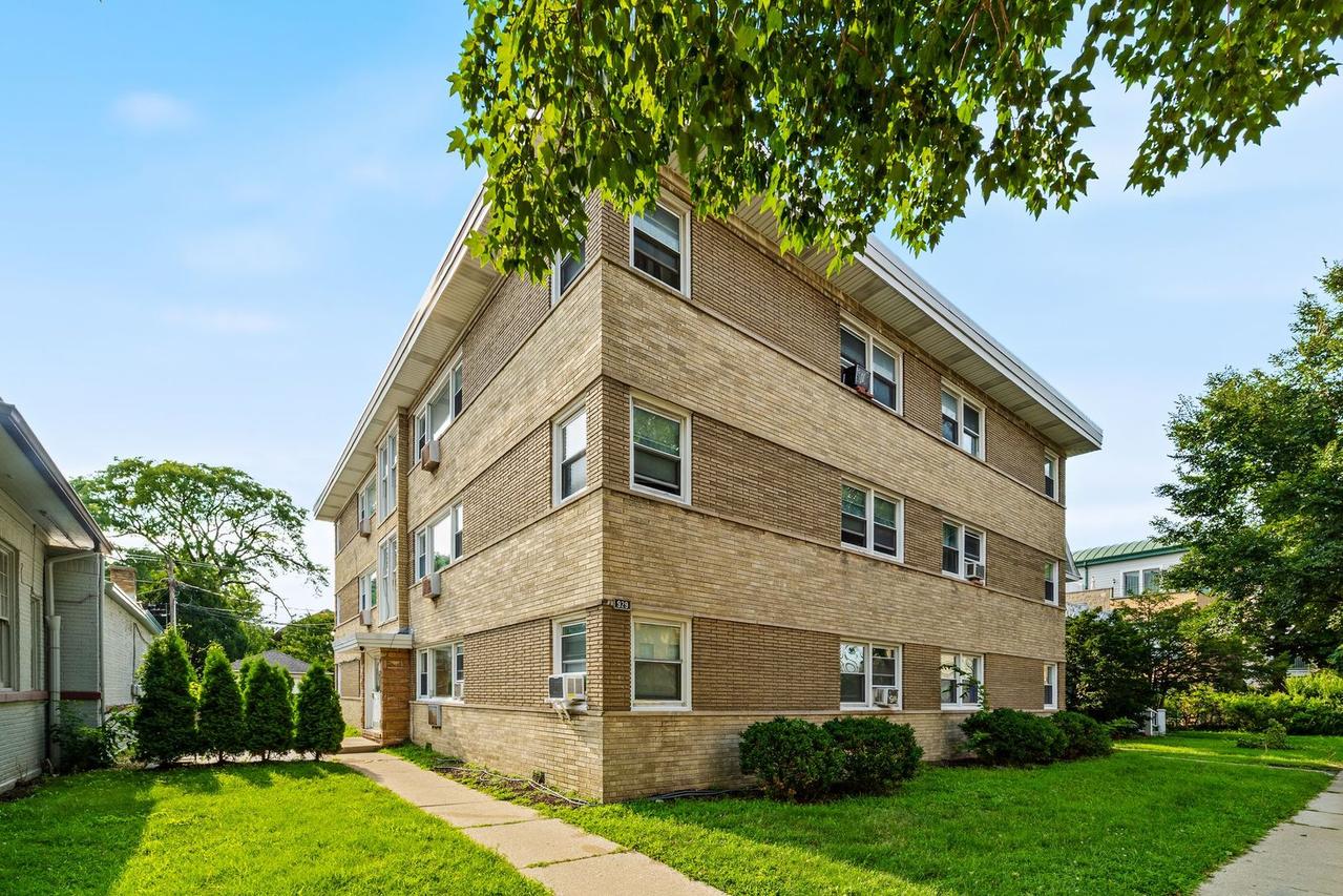 929 S Oak Park Ave. #3NW, Oak Park, IL 60304