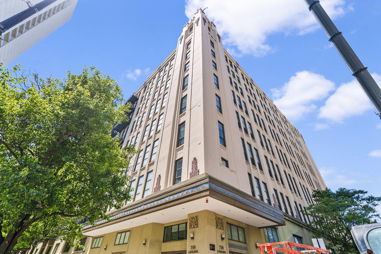 758 N Larrabee St. #305, Chicago, IL 60654