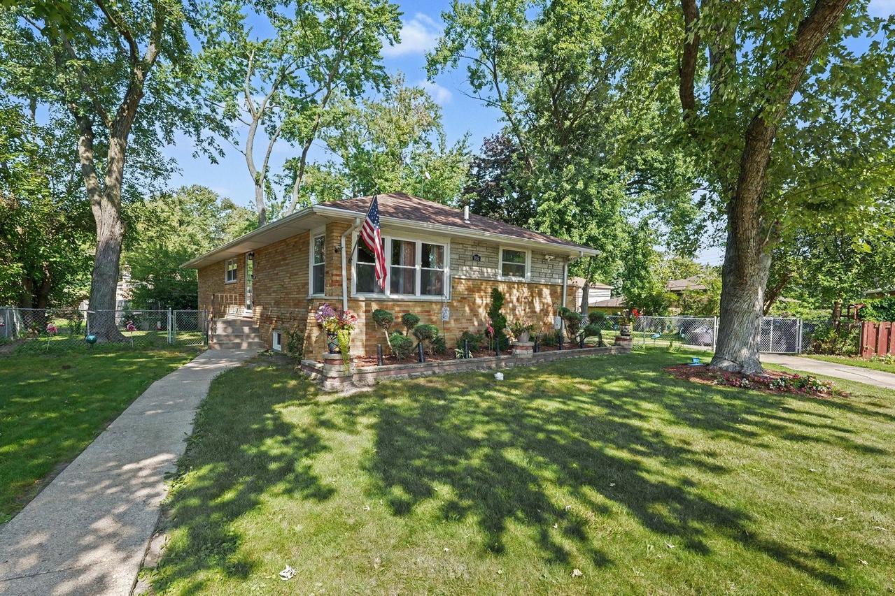 908 E 159th Pl., South Holland, IL 60473