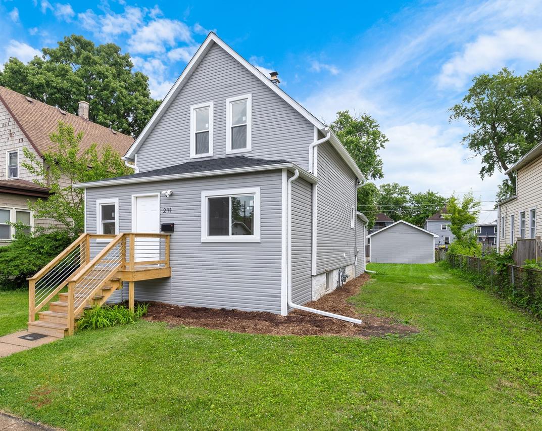 211 S 9th Ave., Maywood, IL 60153