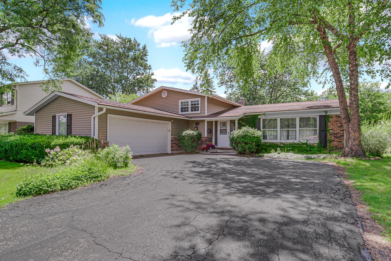 3010 N Kennicott Ave., Arlington Heights, IL 60004