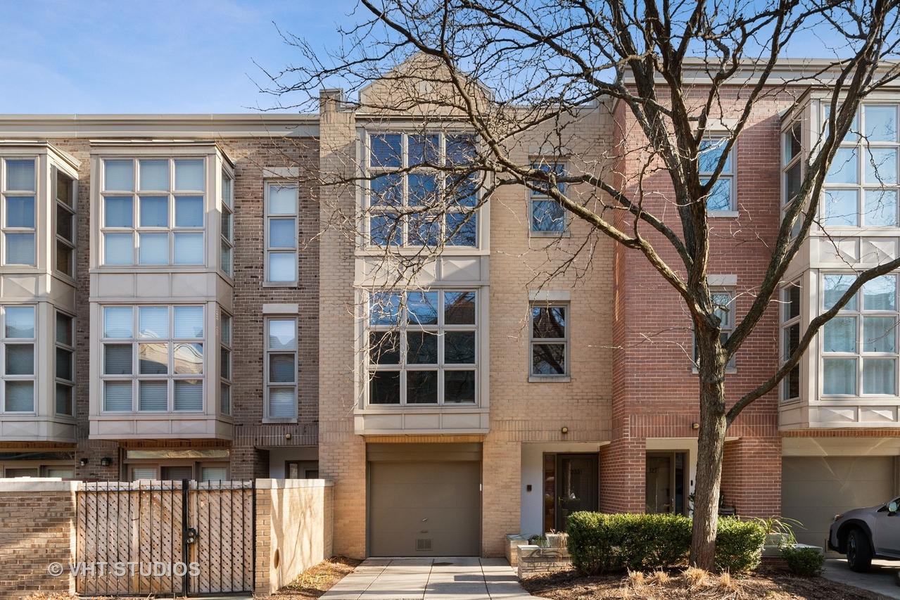 2331 N Wayne Ave., Chicago, IL 60614