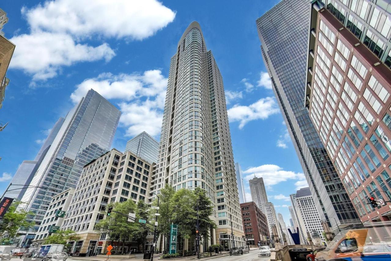 345 N Lasalle Dr. #3502, Chicago, IL 60654