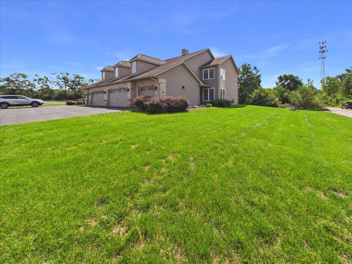 639 Queens Ct. #8, Rockton, IL 61072