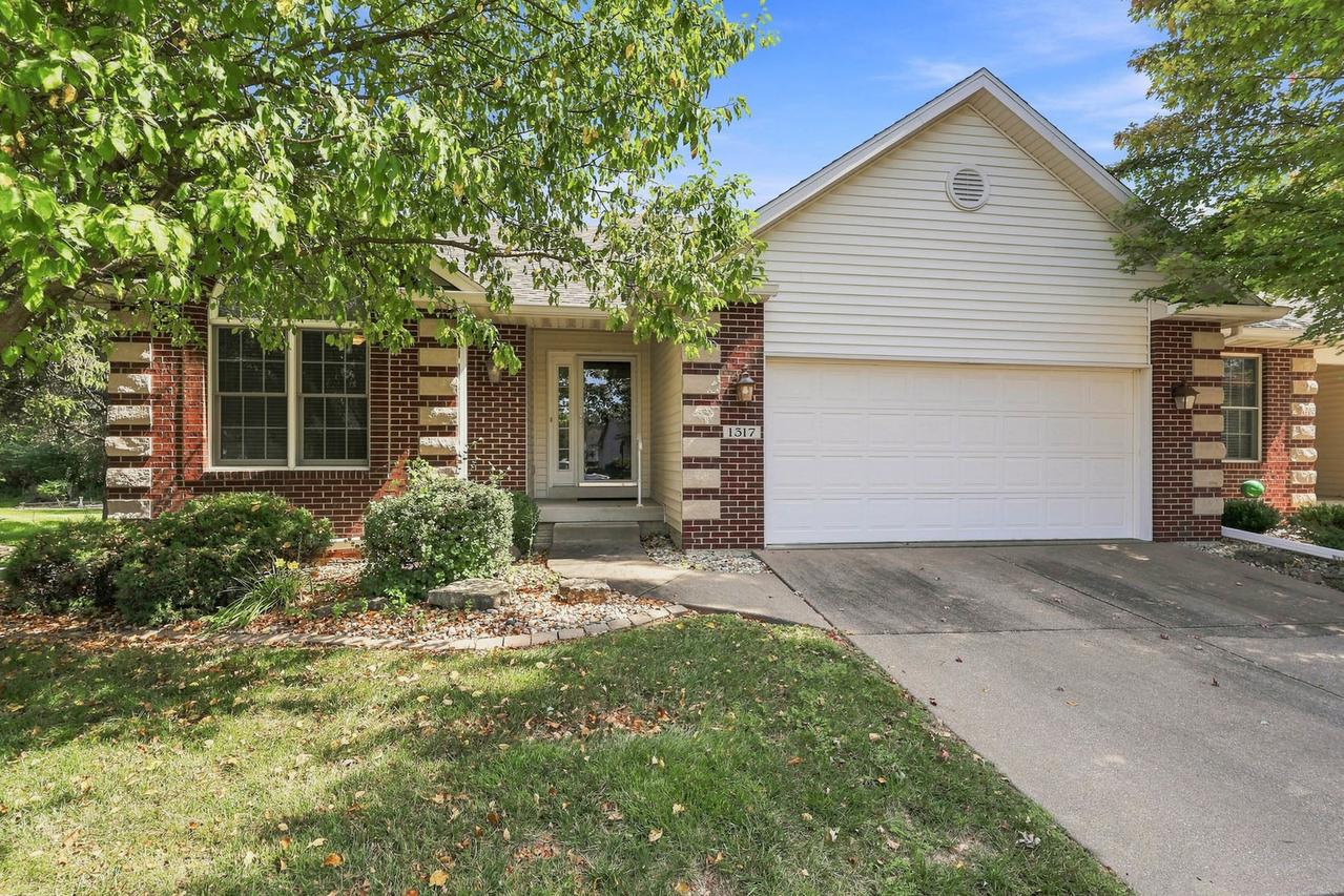 1317 33rd Ave. Cir., Silvis, IL 61282