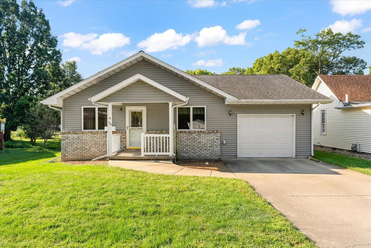 915 E Grant St., Monticello, IL 61856