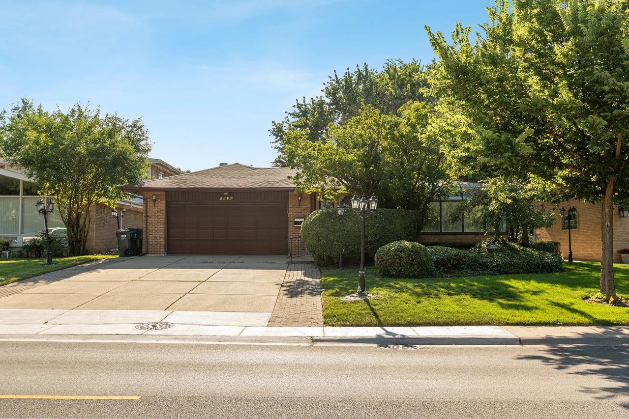 6936 N Kostner Ave., Lincolnwood, IL 60712