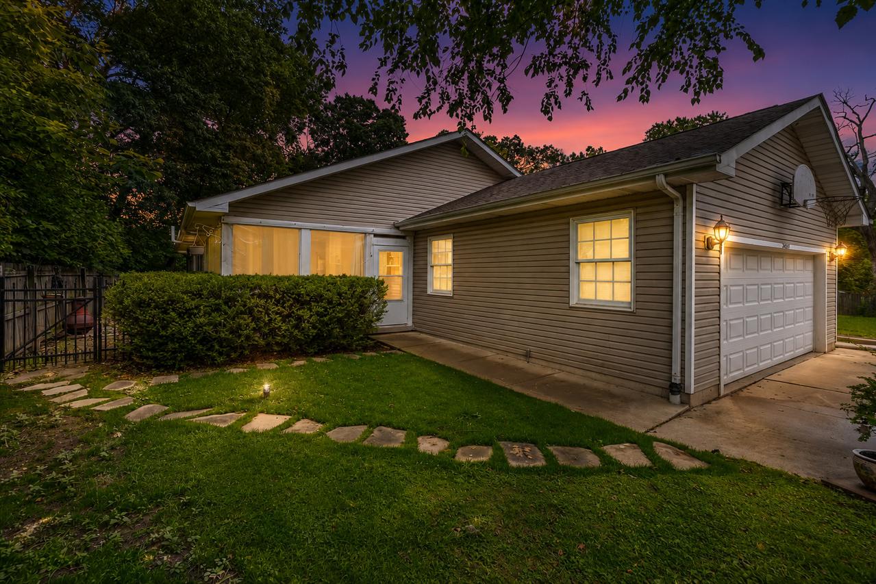34439 N Hickory Ln., Round Lake, IL 60073