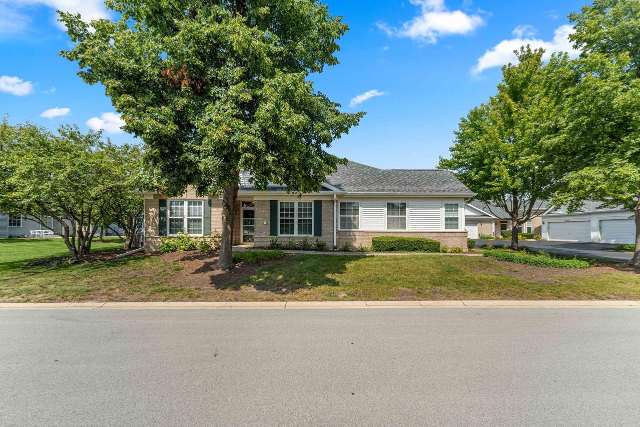 16310 Crescent Lake Dr., Crest Hill, IL 60403