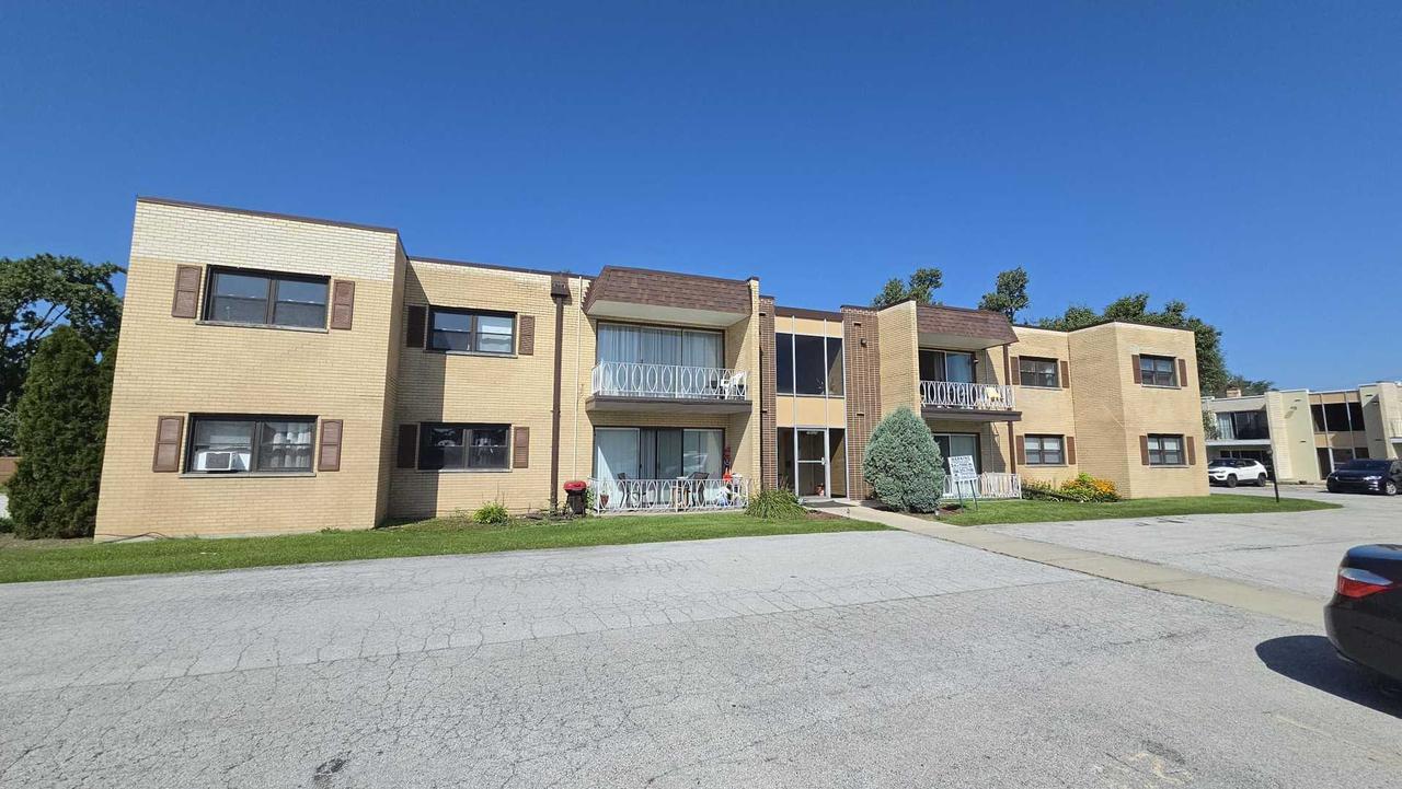 18320 Cherry Creek Dr. #4, Homewood, IL 60430