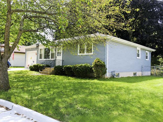 576 Elm St., Hampshire, IL 60140