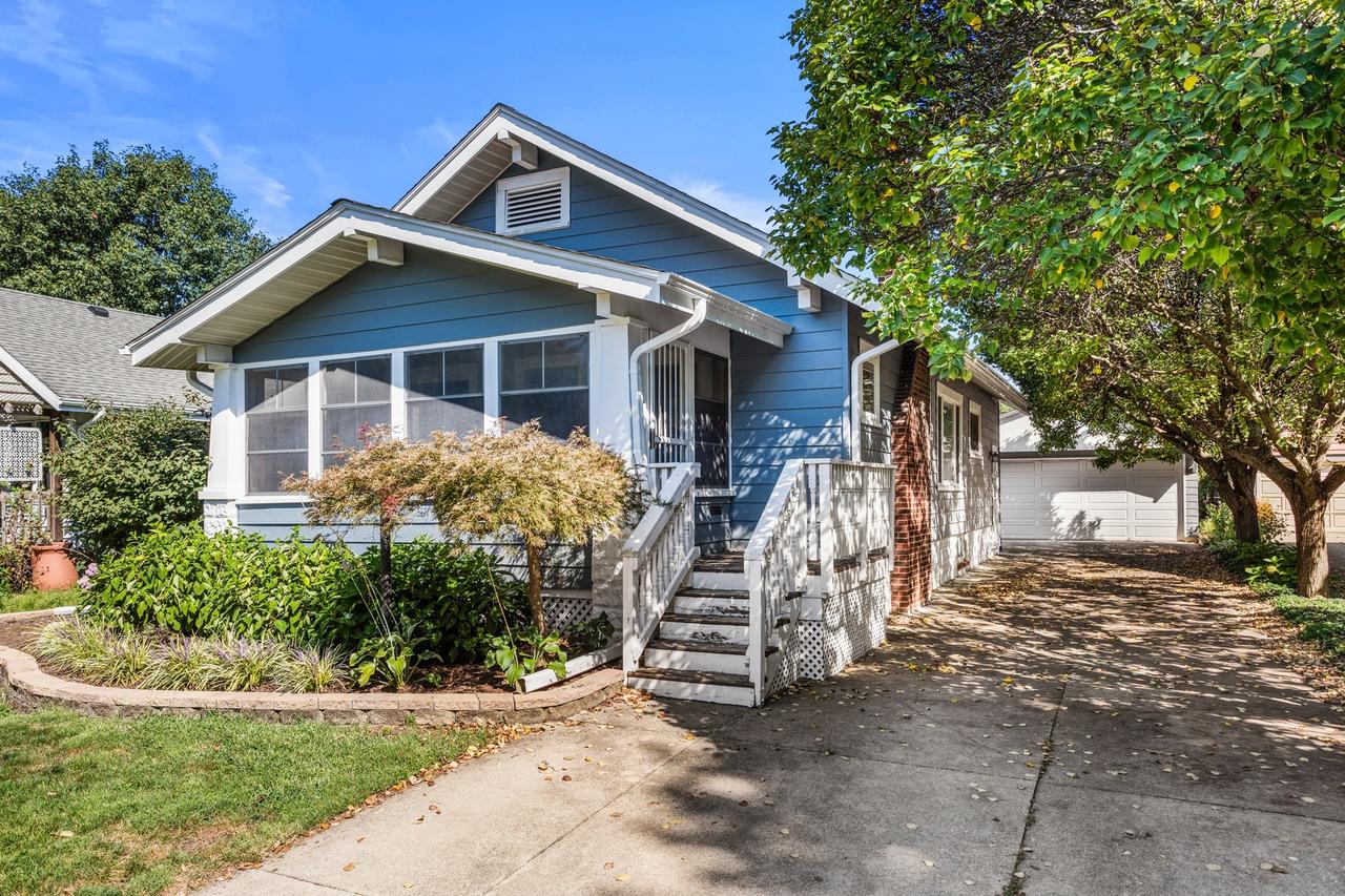 922 W Daniel St., Champaign, IL 61821