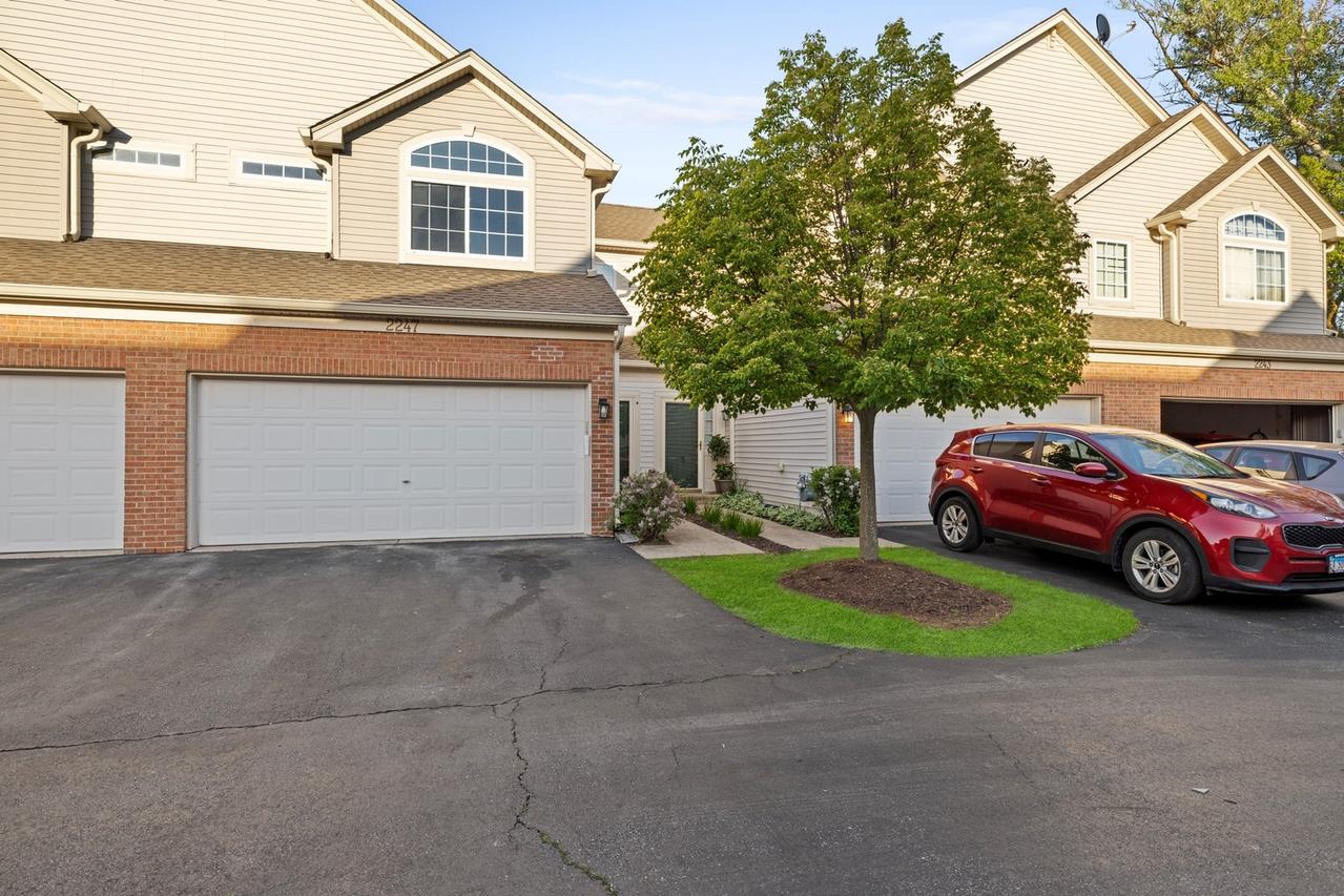 2247 Stoughton Dr., Aurora, IL 60502