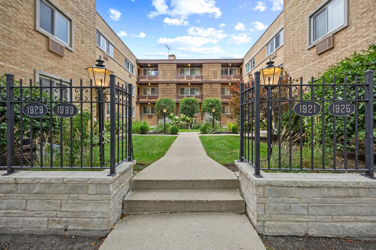 1933 Harrison St. #3B, Evanston, IL 60201
