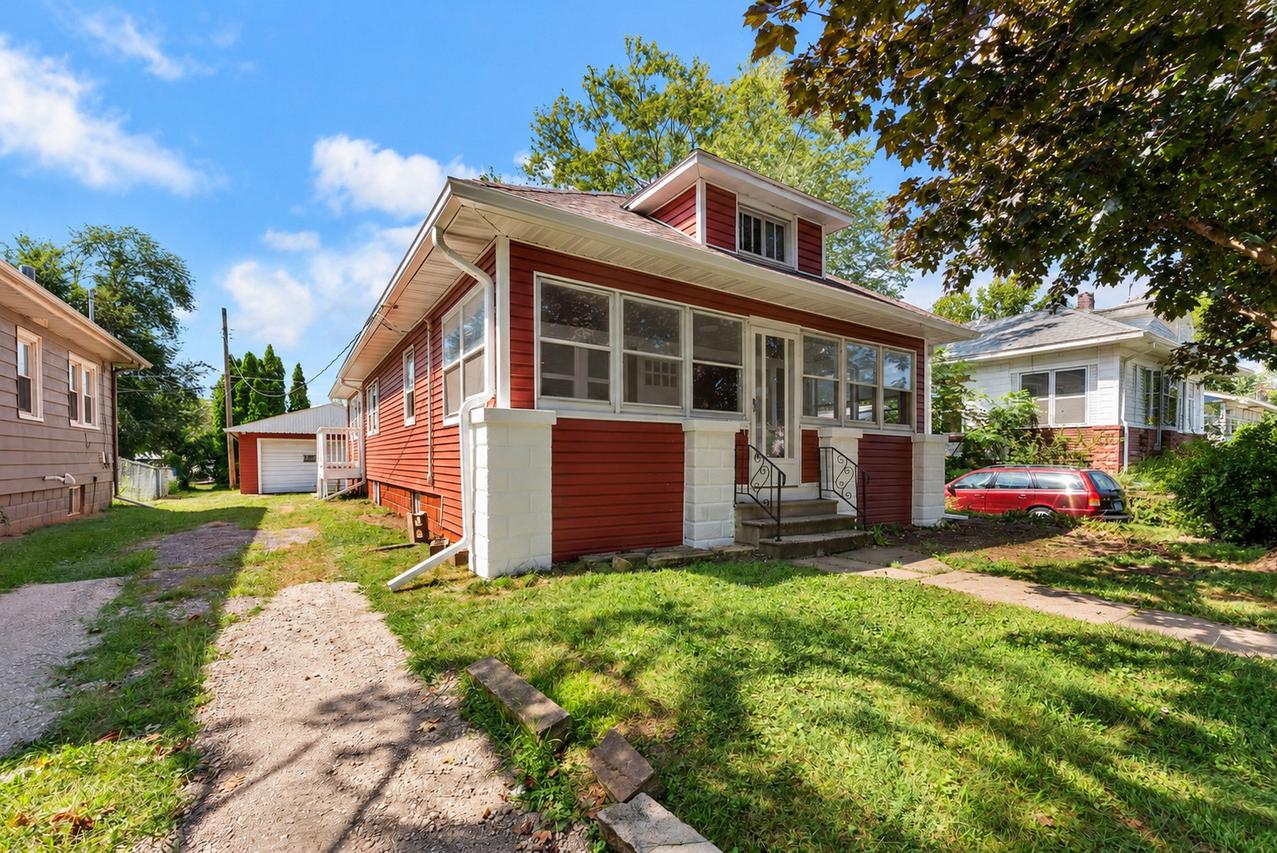 417 48th St., Moline, IL 61265