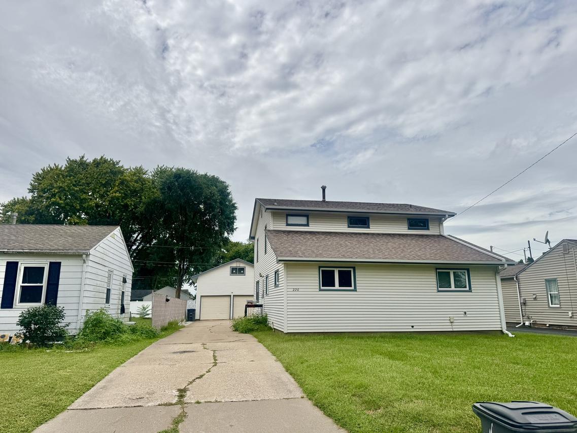220 5th St., Milan, IL 61264