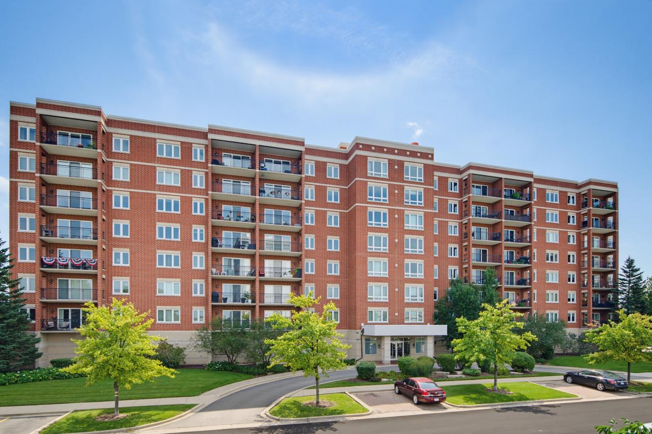 5555 N Cumberland Ave. #901, Chicago, IL 60656