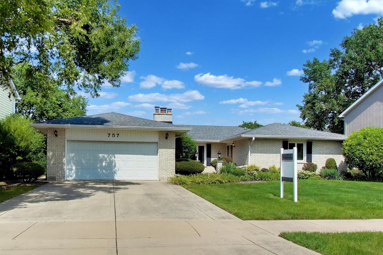 757 Oakwood Dr., Westmont, IL 60559