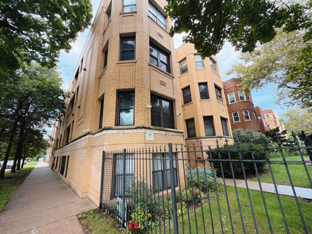 2222 W Rosemont Ave. #2E, Chicago, IL 60659